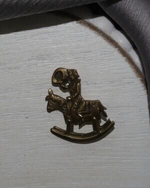 Vintage Jeep Collin’s Brass Horse Brooch 3.4G / 1in
